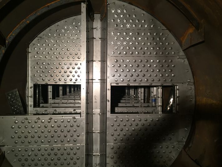 Stellar internal tray installation inside a process column — documented project 4