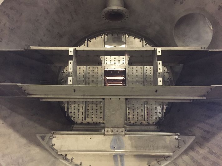 Stellar internal tray installation inside a process column — documented project 5