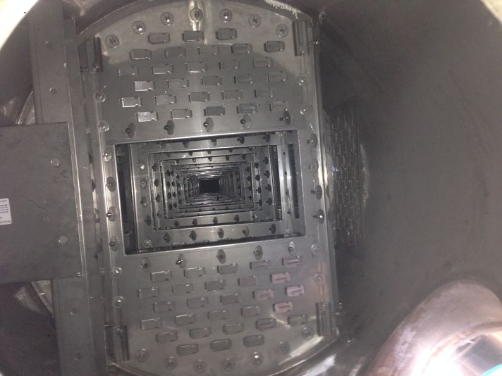 Stellar internal tray installation inside a process column for tray installation — documented project 7