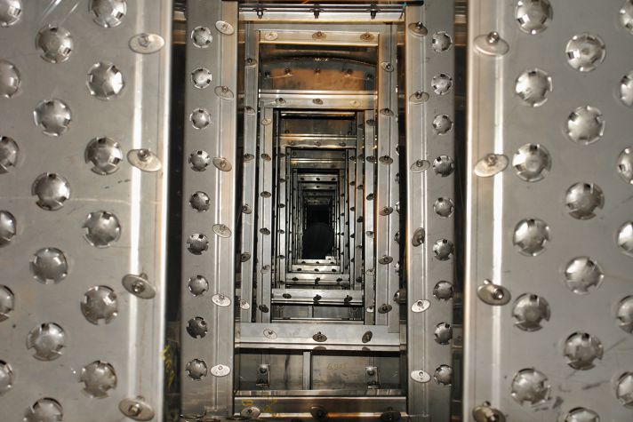 Stellar internal tray installation inside a process column for tray installation — documented project 4