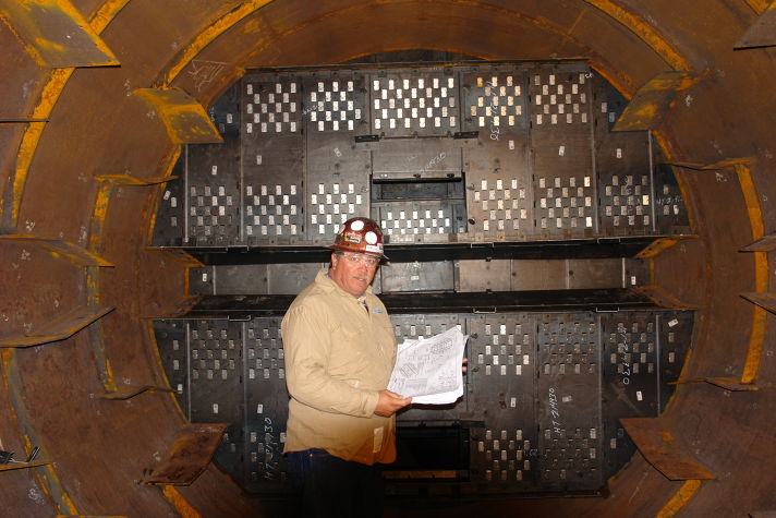 Stellar internal tray installation inside a process column for tray installation — documented project 6